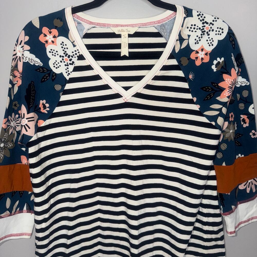 Matilda Jane Shirt Women Large Off White Raglan Floral Cotton Stretch Curved Hem